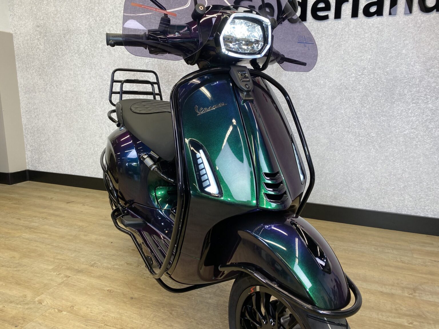 Vespa Sprint 25 Km/h Special Chameleon Snake Green 2023 – Linsen ...