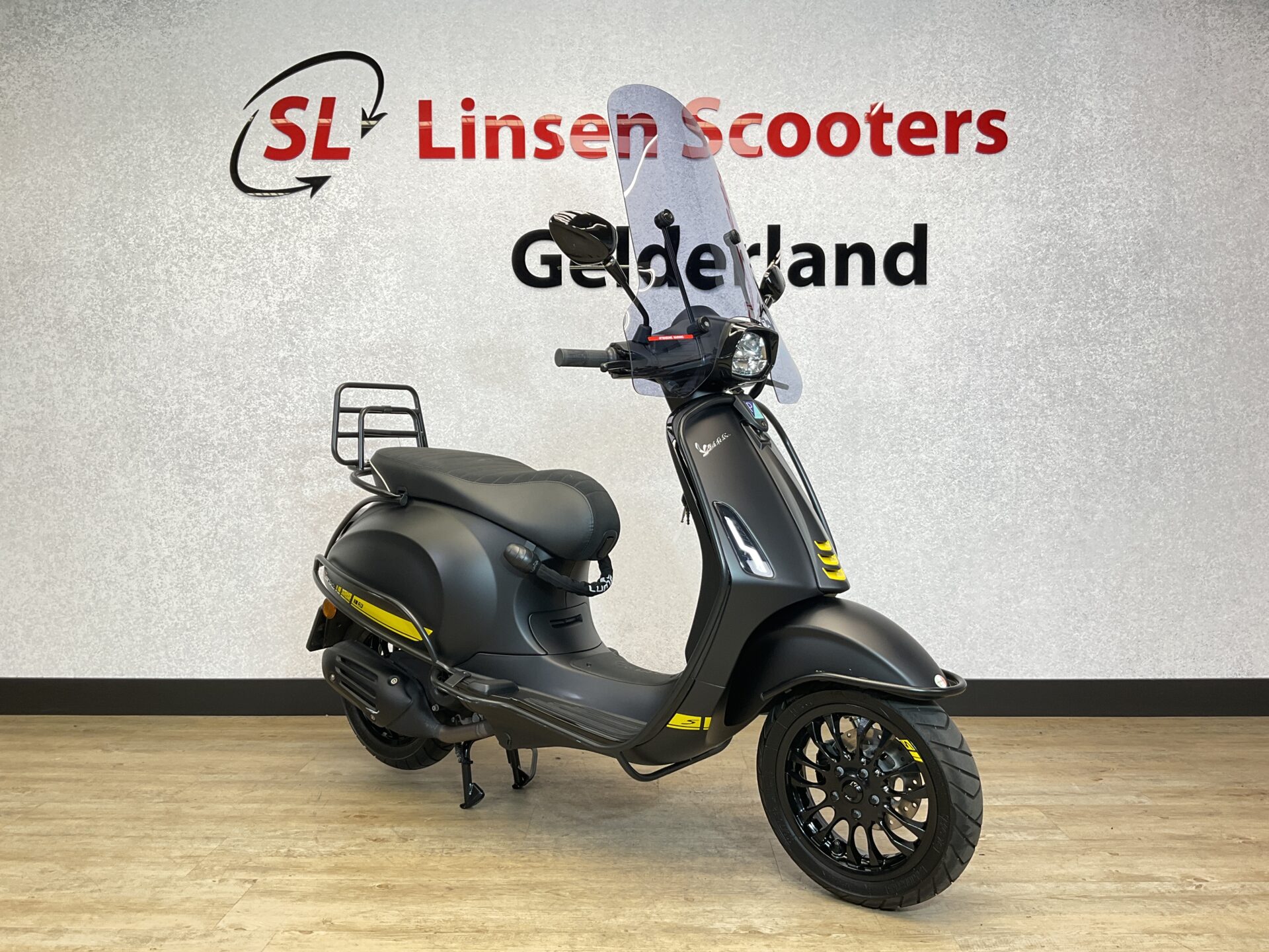 Pogo stick sprong Recreatie instant Vespa Sprint 25 km/h Mat Zwart 2022 – Linsen Scooters Gelderland