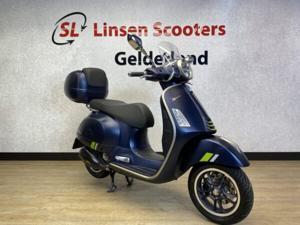 Vespa GTS 300 HPE SuperTech Blu Energico 2023