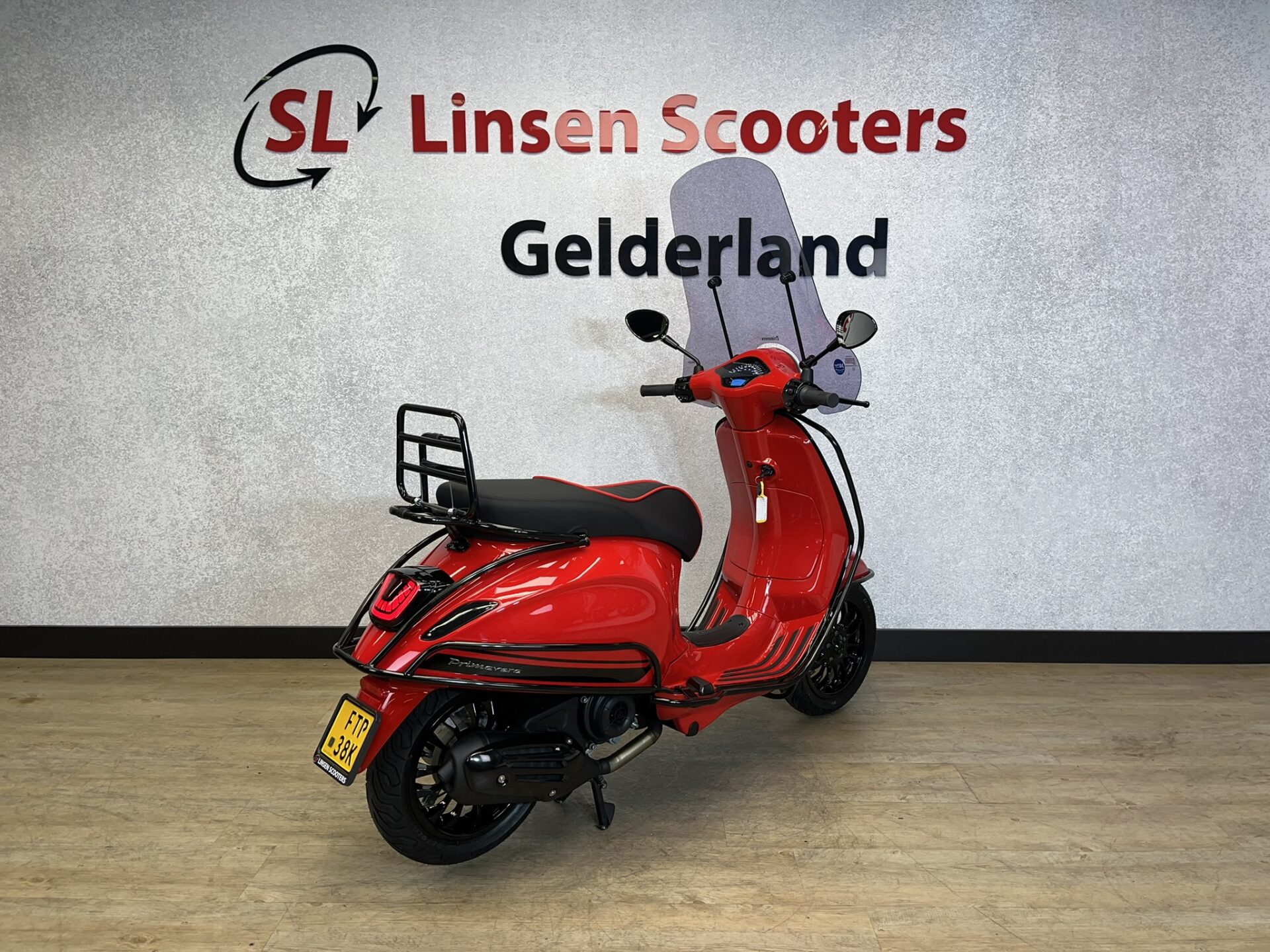 Vespa Primavera 45 km/h Rood 2026 NIEUW! - Afbeelding 5