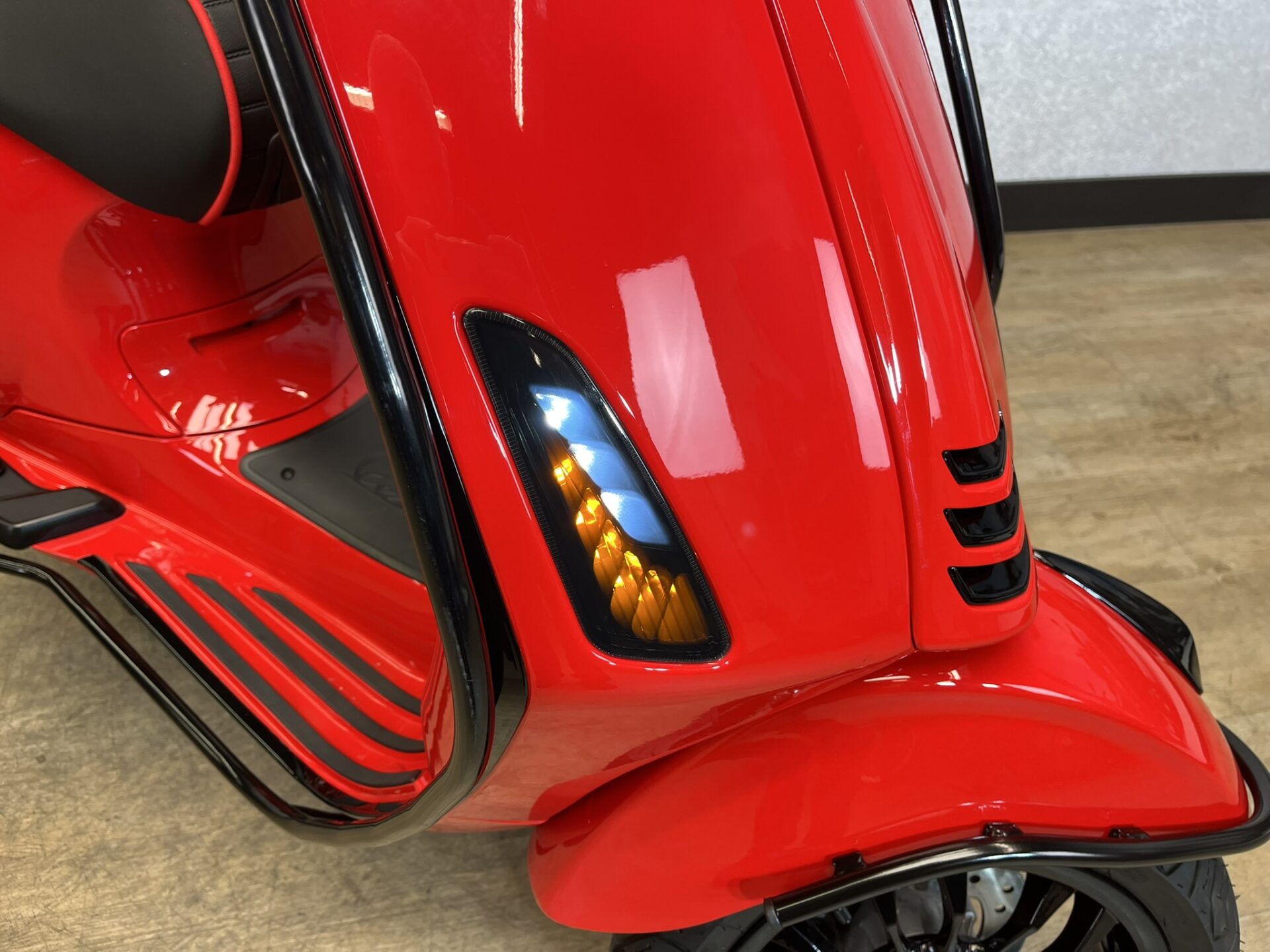 Vespa Primavera 45 km/h Rood 2026 NIEUW! - Afbeelding 10