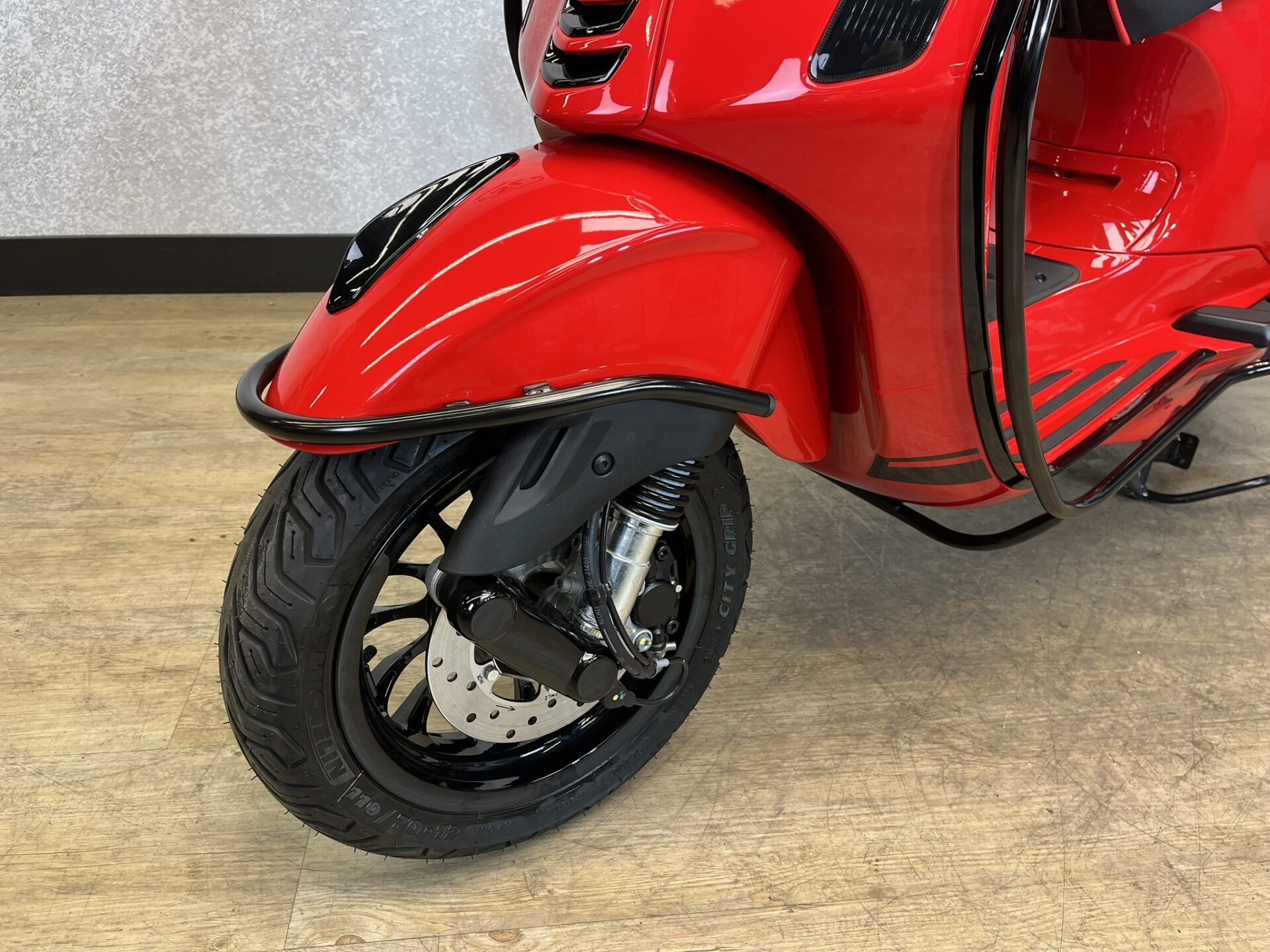 Vespa Primavera 45 km/h Rood 2026 NIEUW! - Afbeelding 14