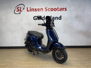 Vespa Sprint Custom 45 km/h San Marino Blue 2026 NIEUW!