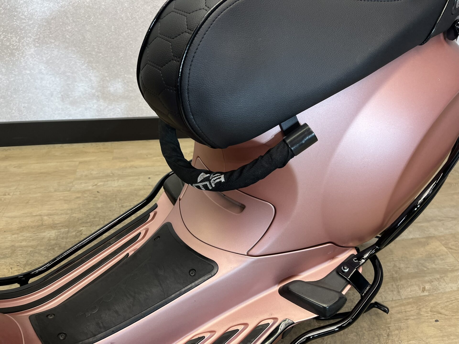 Vespa Sprint 25 km/h Custom Matt Rosé 2020 - Afbeelding 10