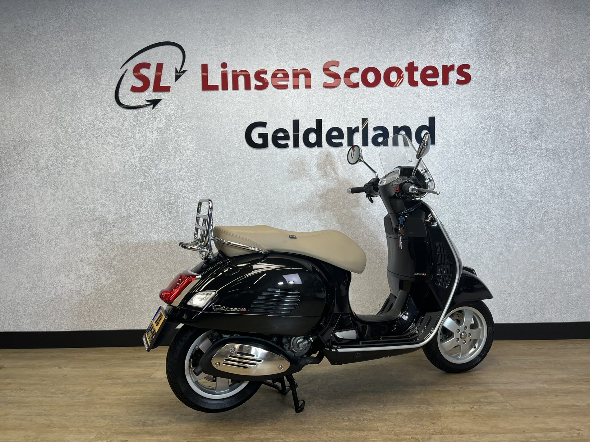 Vespa GTS 250cc i.e. Zwart 2016 - Afbeelding 2