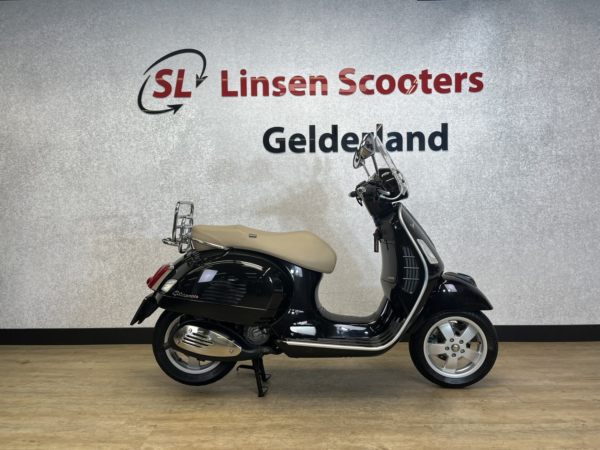 Vespa GTS 250cc i.e. Zwart 2016 - Afbeelding 3