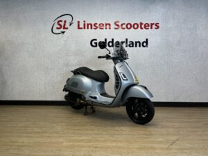 Vespa GTS 300 HPE SuperTech Grigio Delicato 2022